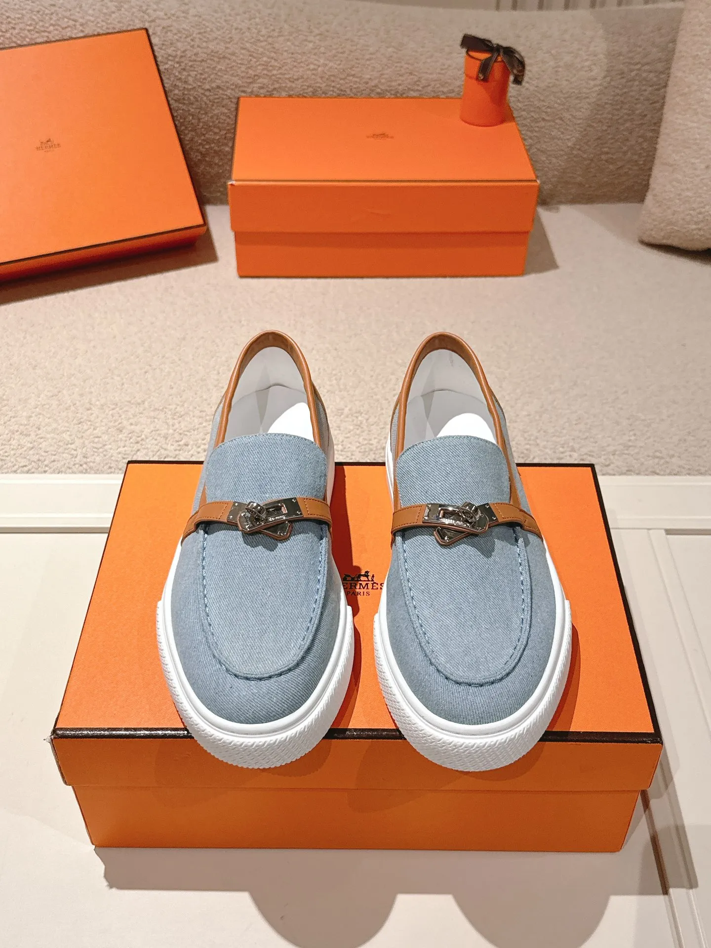 Men's shoes 💰640💰 Hermes# New Kelly buckle thick-soled loafers. Upper: cowhide/suede material. Lining: sheepskin lining. Outsole: exclusive molded outsole. Size: women's size 35-40, men's size 39-45 (female 41/male 46 customized, non-refundable)